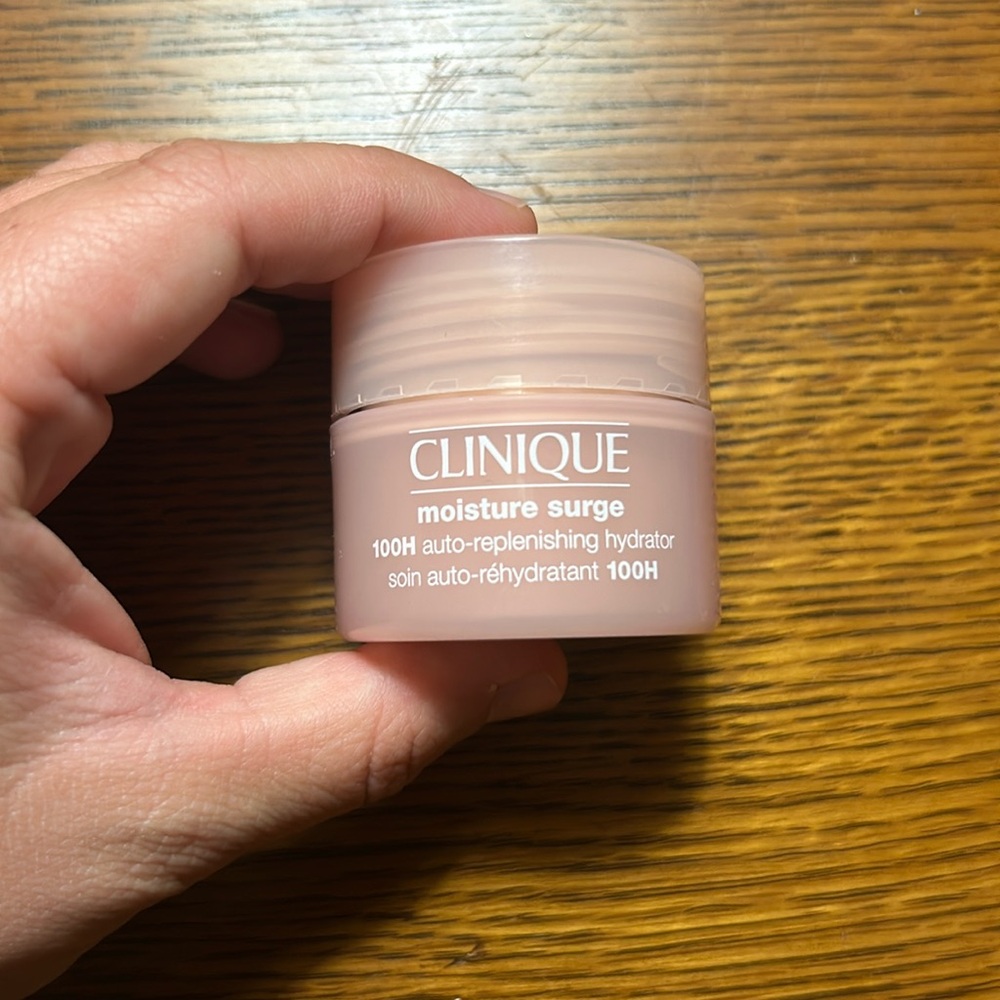 Clinique Moisture Surge 100H auto-replenishing hydrator